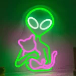 placa de neon com et e gatinho 1
